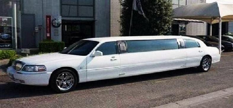 Lincoln Town Car — wynajem limuzyny Warszawa, do 10+2 osób